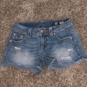 Miss me jean shorts. Diamond pocket detail.